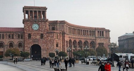 İrəvanda vəziyyət nəzarətdən çıxır