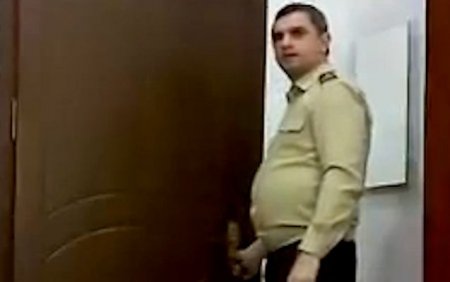 İntim videolar çəkən FHN polkovniki yenidən məhkəmə qarşısında