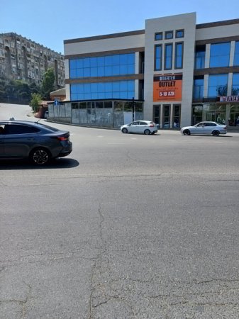 "O nişanı da oradan qaldırın, bilək ki bizim yolumuz, keçidimiz yoxdur..."