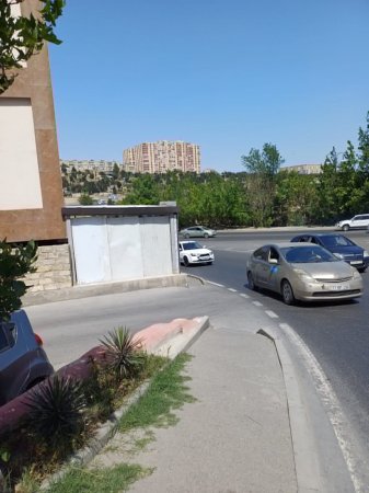 "O nişanı da oradan qaldırın, bilək ki bizim yolumuz, keçidimiz yoxdur..."