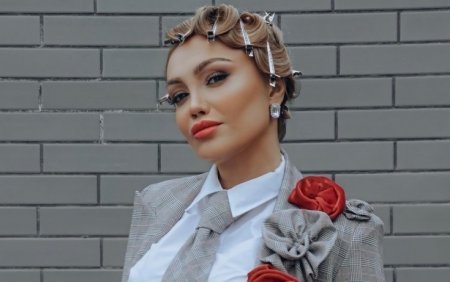"Qoy, məni bu sözləri yazdığıma görə şərləsinlər, ya da uşağıma nəsə etsinlər. Dərəbəylikdir?" "Qoy, məni bu sözləri yazdığıma görə şərləsinlər, ya da uşağıma nəsə etsinlər. Dərəbəylikdir?"