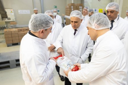 Nizami Rayon İcra Hakimiyyətinin başçısı Sahibkarlar Günü ilə əlaqədar “Ulduz” şokolad fabrikini ziyarət edib