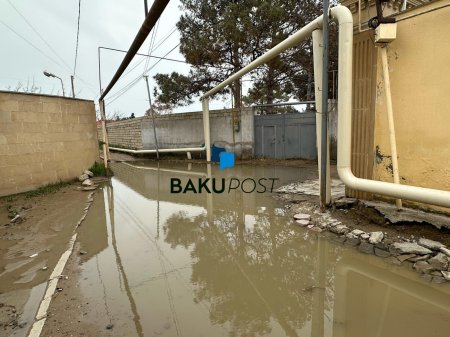 Mərdəkanda çirkab suları evlərə dolur 